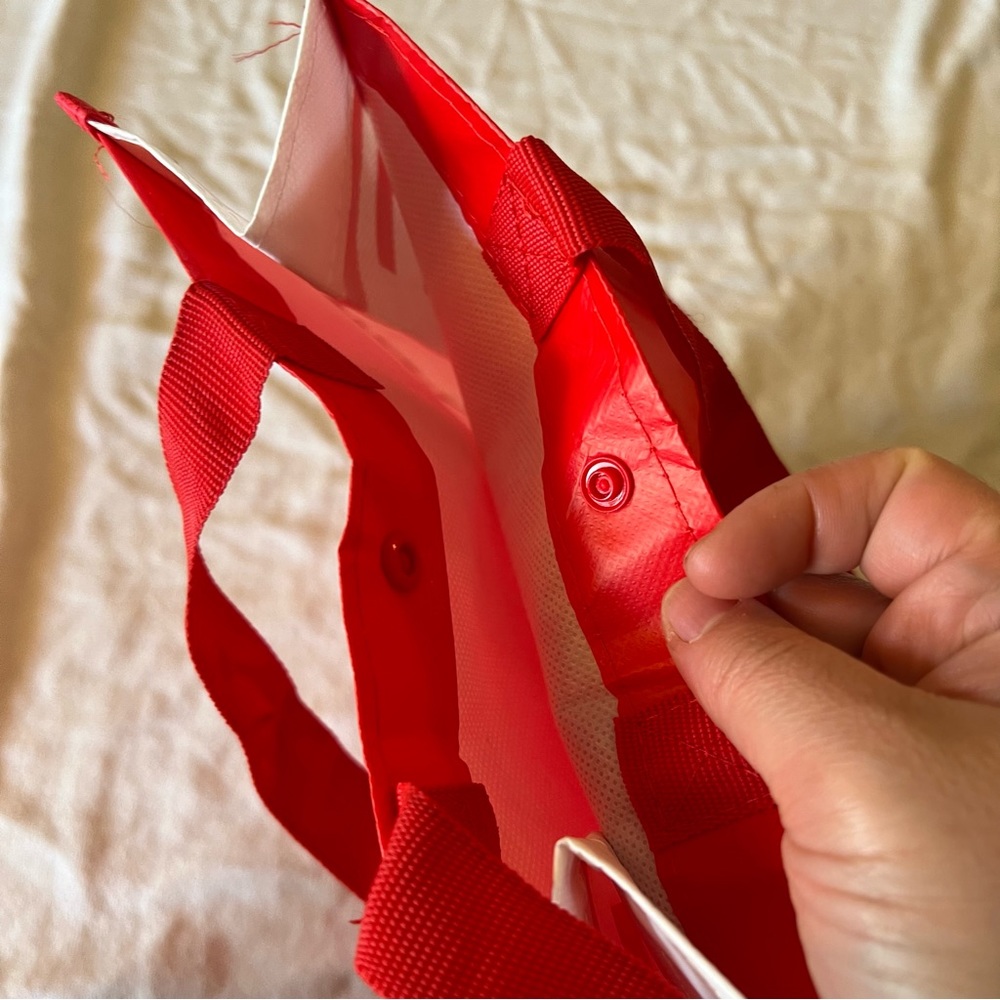 Lululemon red and white bag - Picture 5 of 9